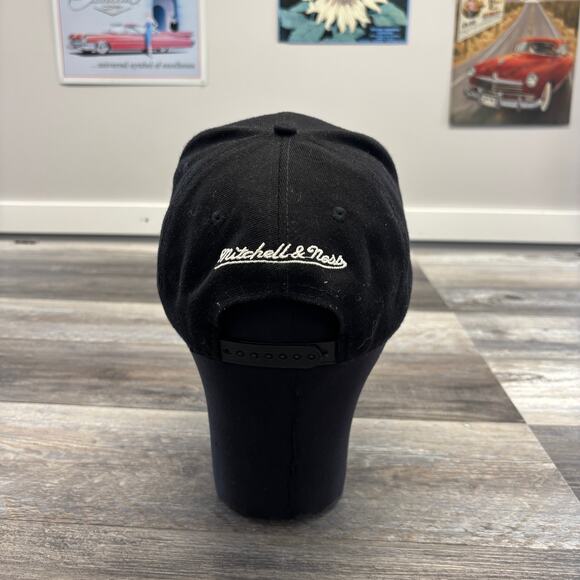 Mitchell & Ness NBA Hardwood Classics Black Cleveland Cavaliers Snapback Cap - Picture 3 of 8